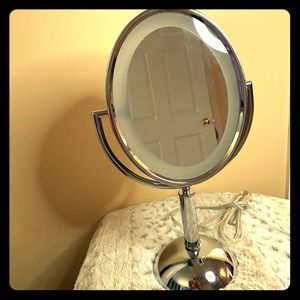Revlon  in Lighted Make-up Mirror
